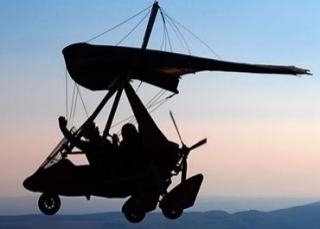  Ultraligero al anochecer 